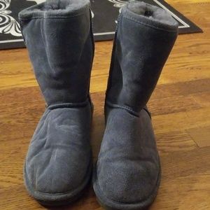 Size 8 bearpaw short boots